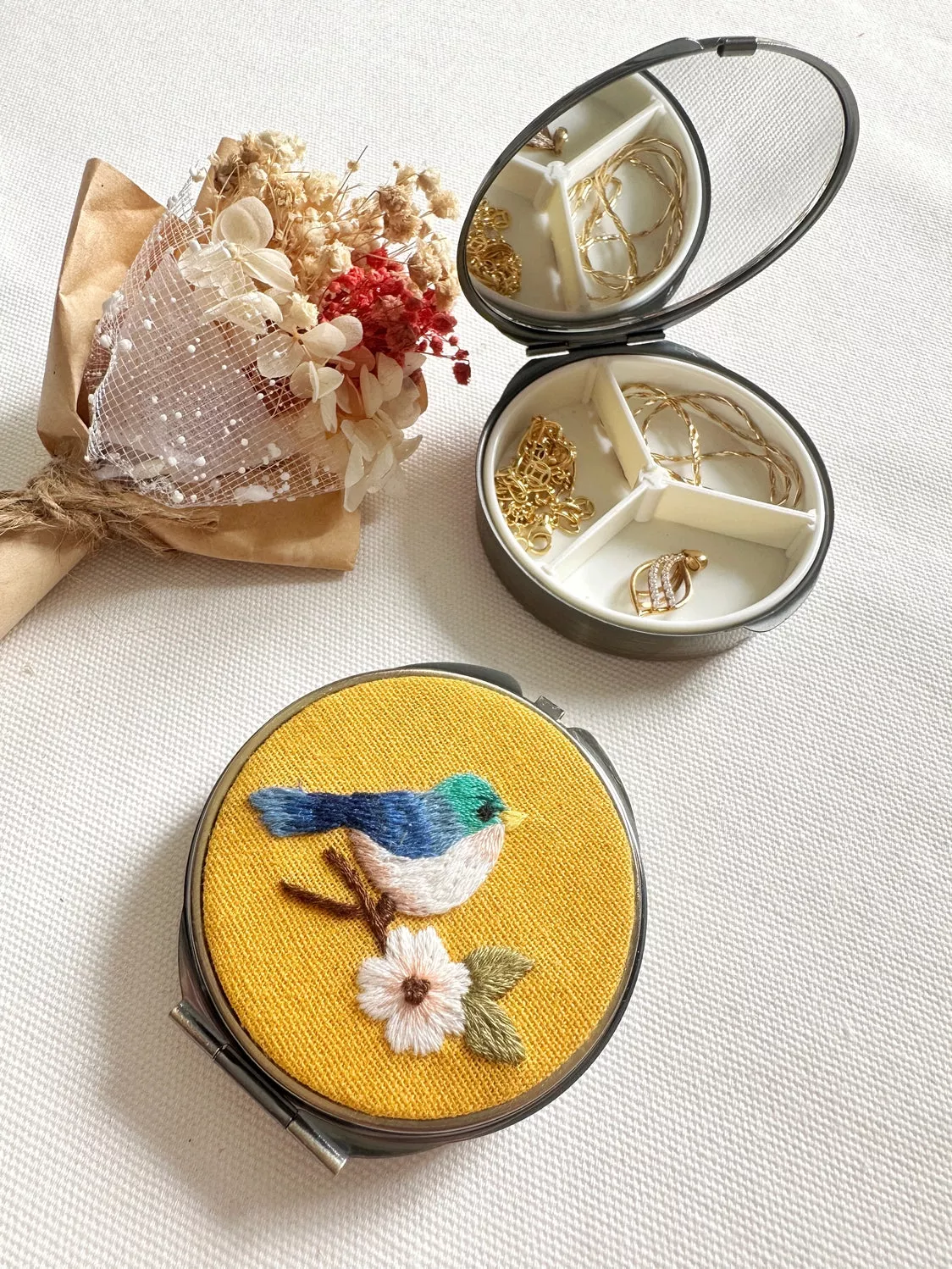 Embroidered Mini Box – Round – Bird