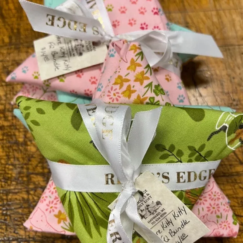 Here Kitty Kitty Fat Quarter Bundle 20831pp-setof4