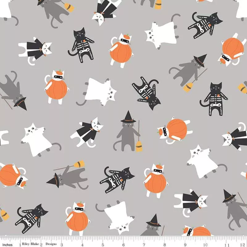 Riley Blake – Hey Bootiful – Main Gray – 1/2 YARD CUT