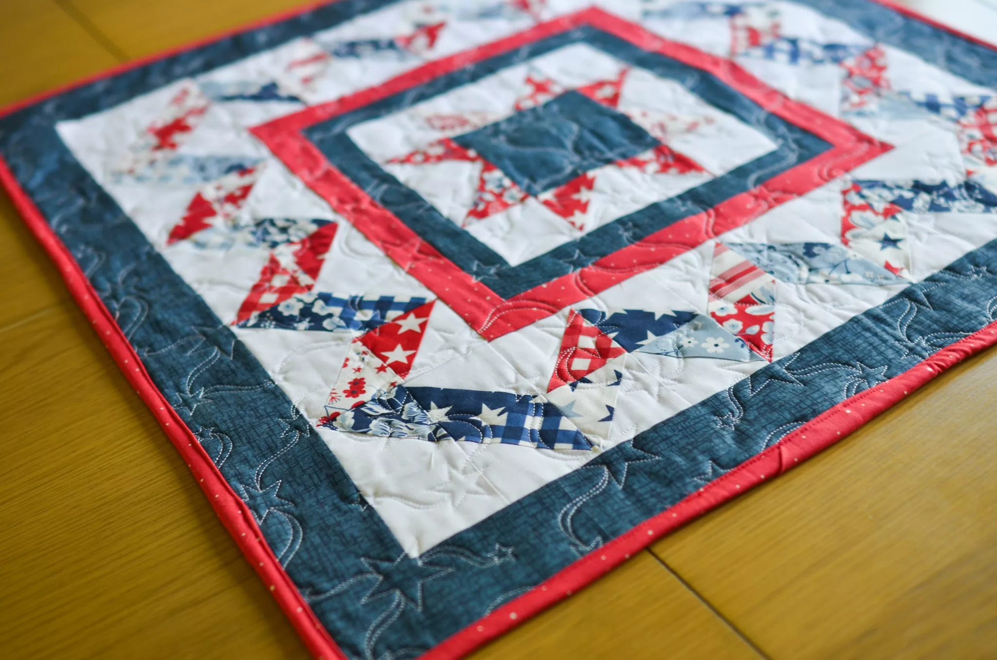 Scrappy Starburst Table Topper Kit