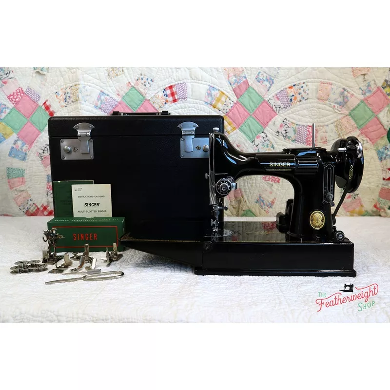 Singer Featherweight 221K Sewing Machine, EH629***