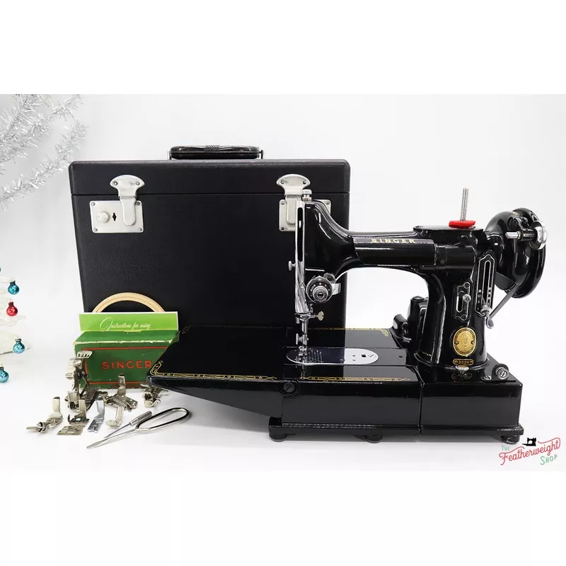 Singer Featherweight 222K Sewing Machine EK328***
